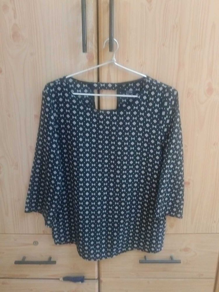 Beautiful Black Printed Top Fron Code..Never Used