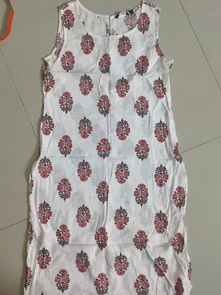 Floral Print Sleeveless Kurti