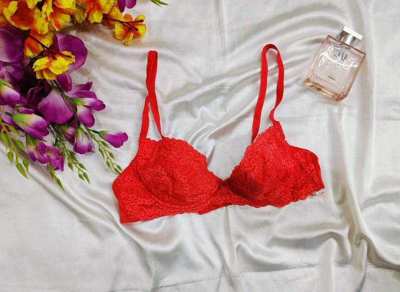 🇳🇿💫🎀 Triumph Red Lace Bra