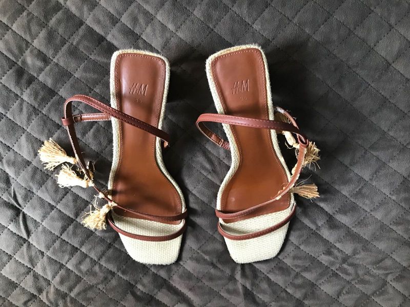 H&amp;M Heels With tassles (one&amp;half Inches)