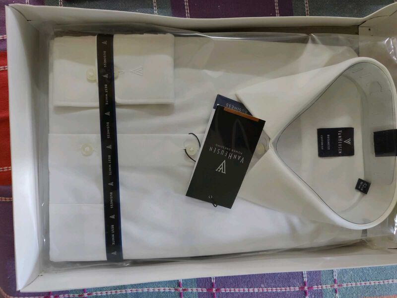 Van Heusen Men Shirt White, New With Tag, 42&#34;