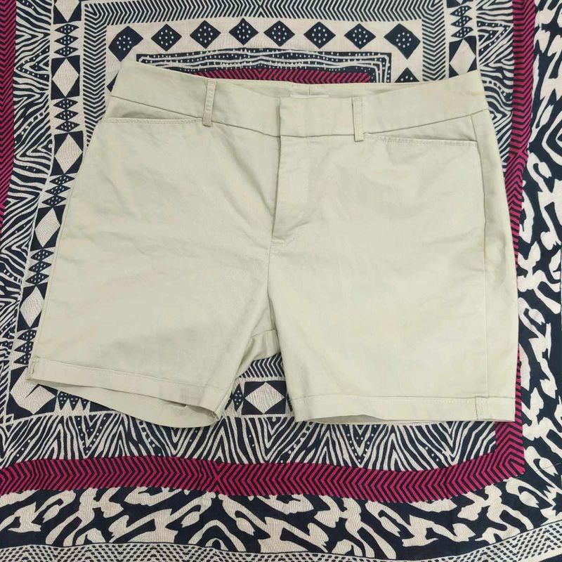 Beige Shorts with free earrings