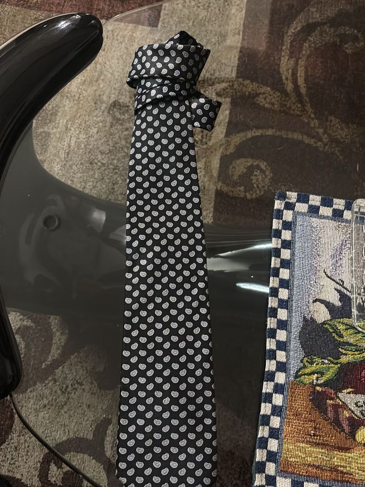 BRAND NEW TIE
