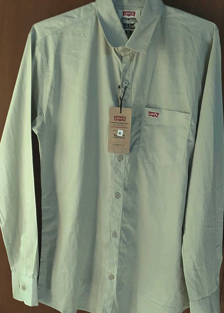 Levi&#39;s Classic Button-Down Shirt