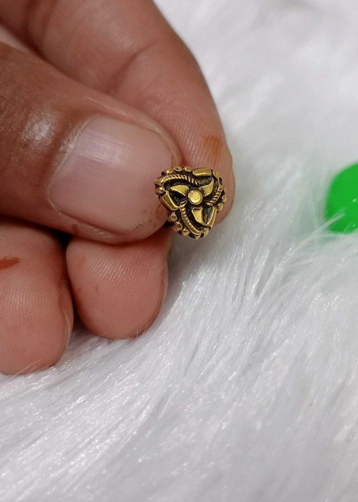 Pure Gold-toned Stud Nose pin ( 22 Crt)