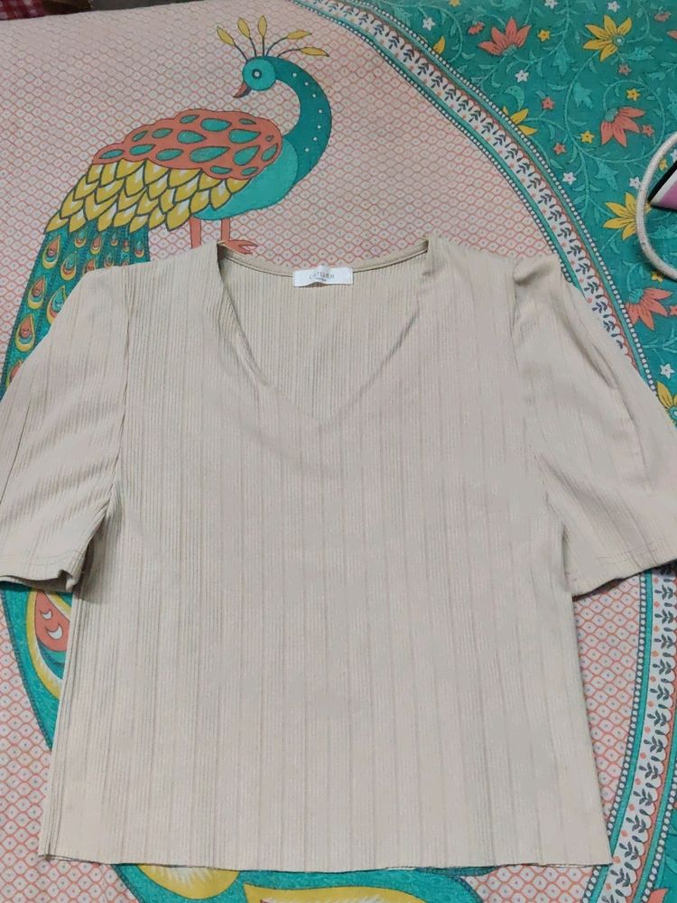 V Neck Top With Puff Sleeves