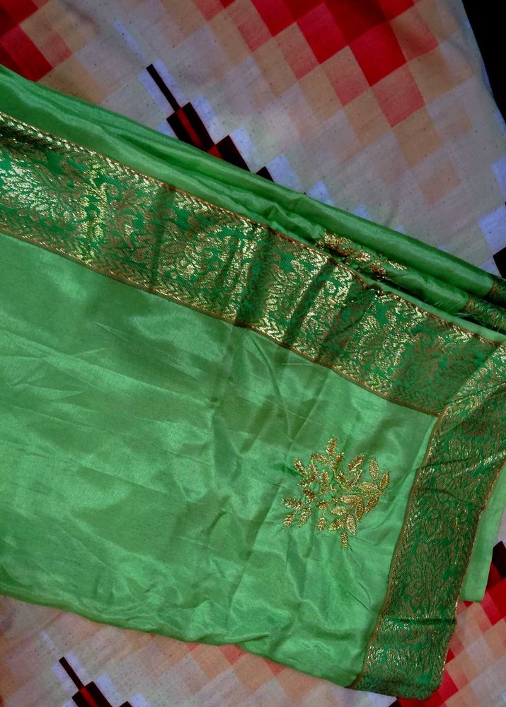 Elegant Green Saree With Blouse Piece