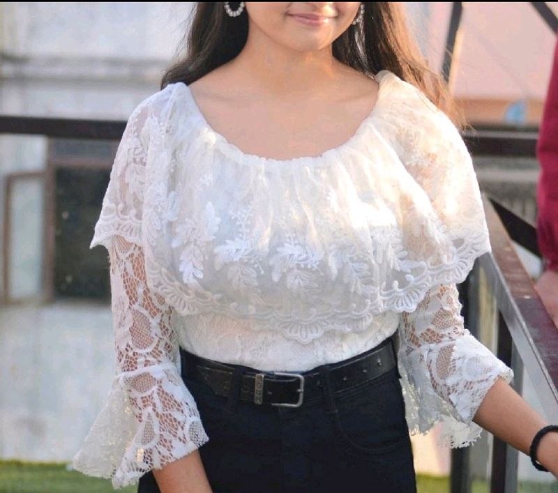 Beautiful White Crop Top🤍🐻‍❄️