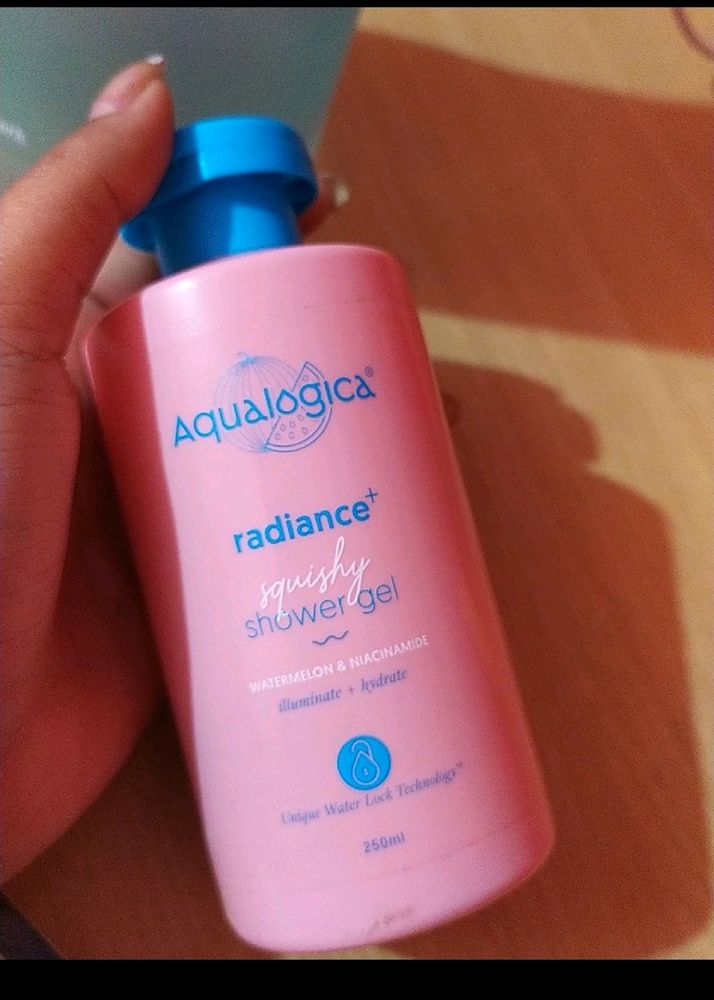 Aqualogica Body wash