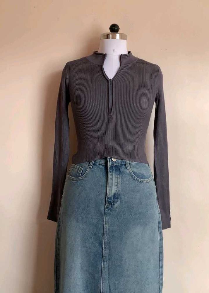 Gray Ribbed Zipper Top