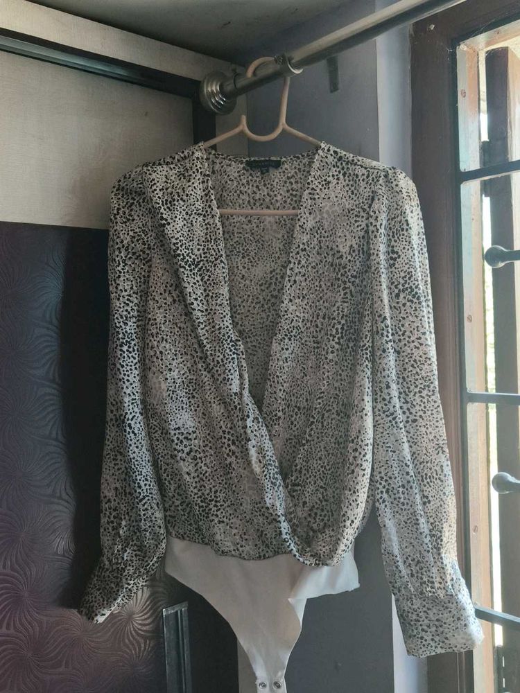 Chic Animal Print Bodysuit Top