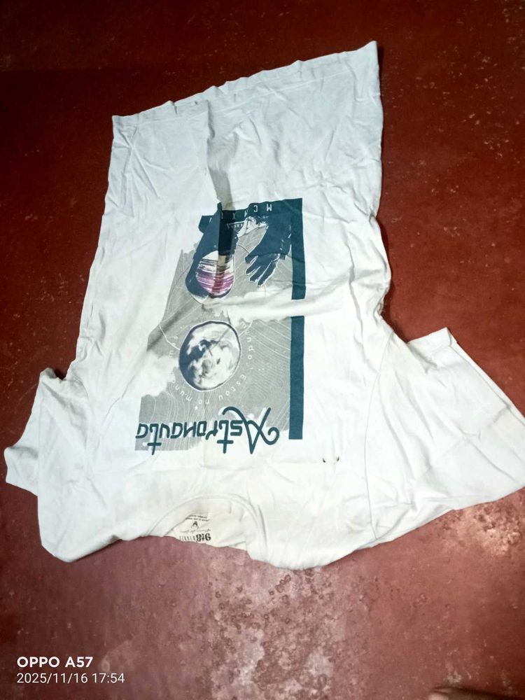 Astronauta Graphic Tee