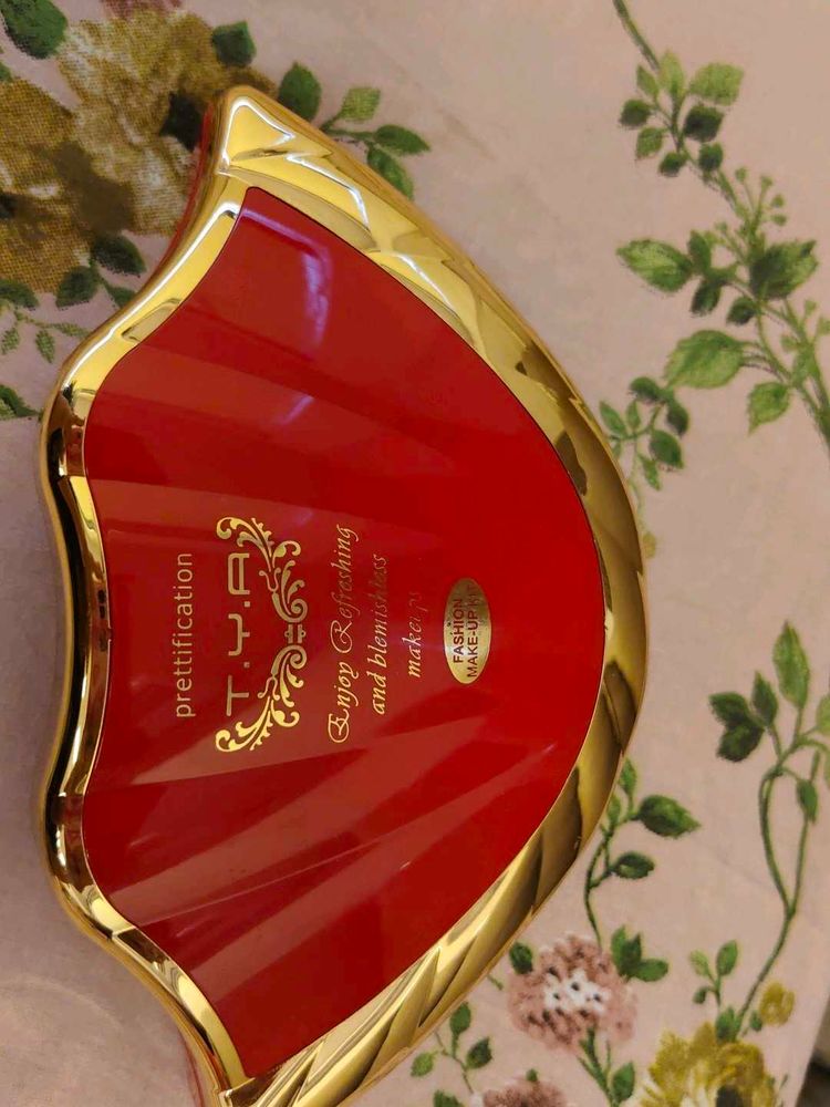 Vintage Red &amp; Gold Makeup Palette