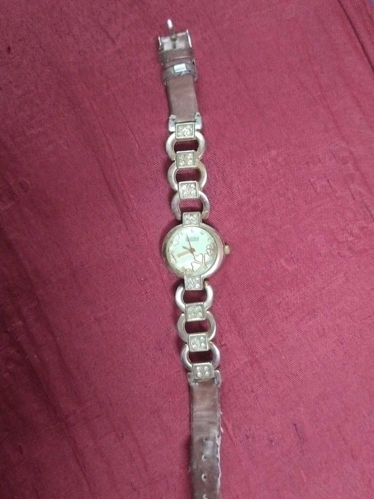 Elegant Women&#39;s Watch