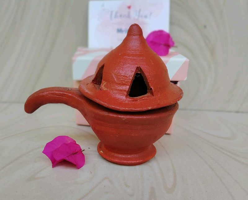 Terracotta kunthirikkam holder