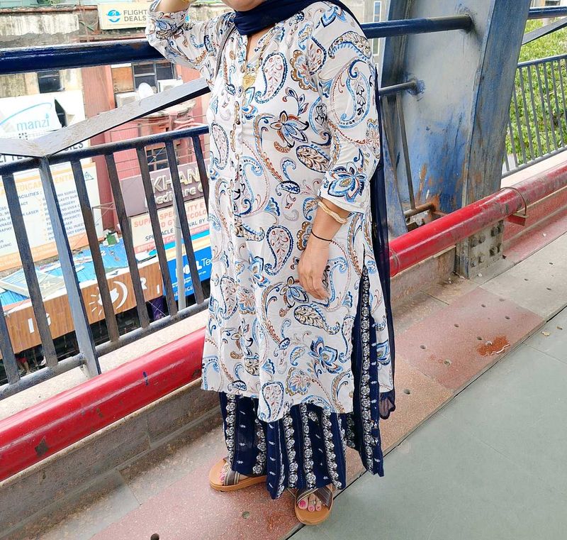 Elegant Paisley Print Kurta Set