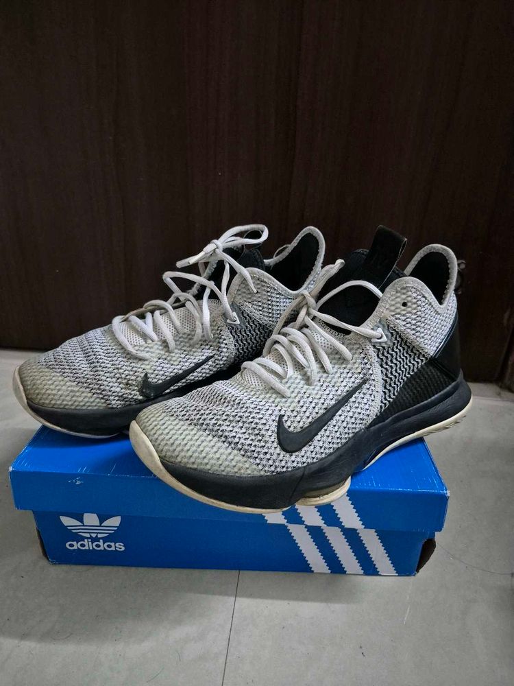 Rare Nike LeBron Witness 4 Basketball  Original