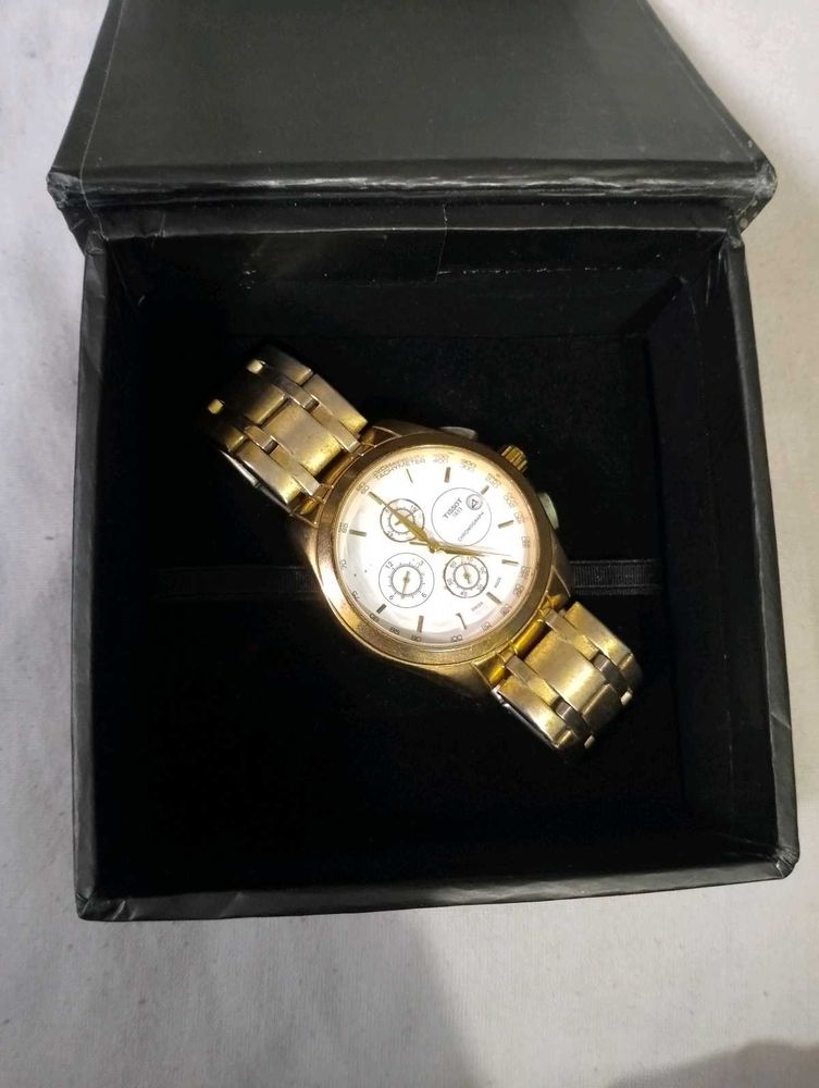 Elegant Gold-Tone Wristwatch