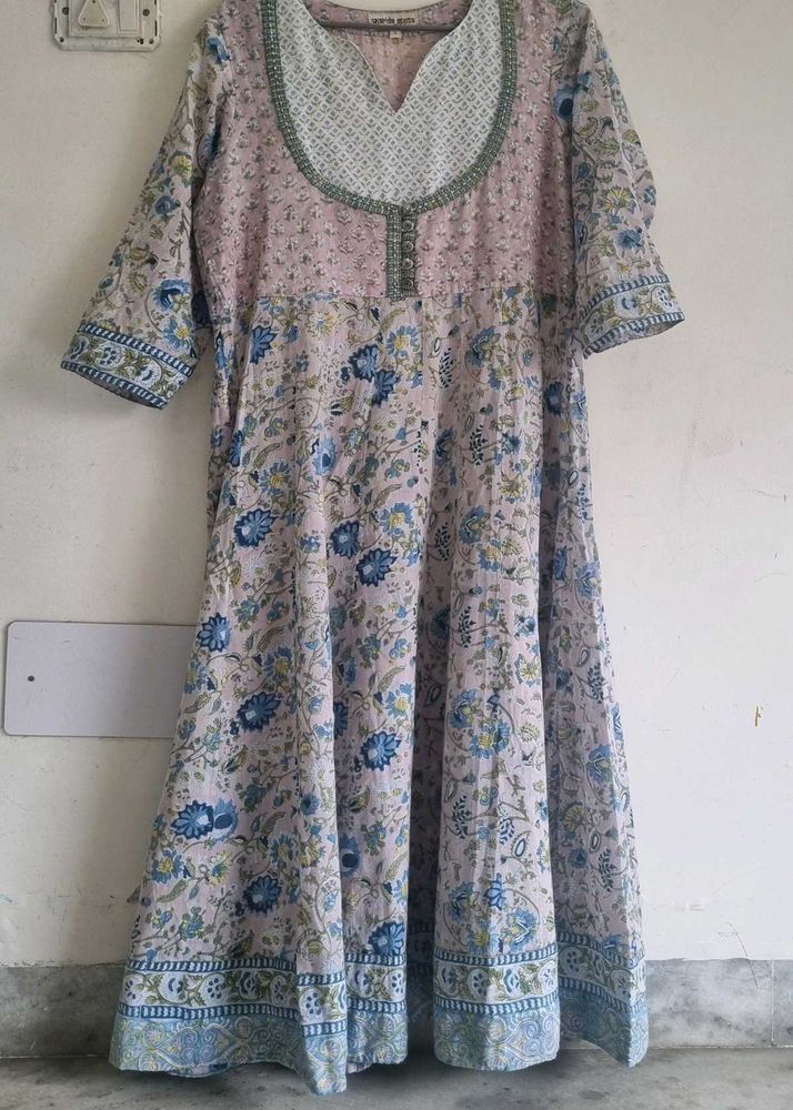 Gorgeous Anarkali Kurta Set!