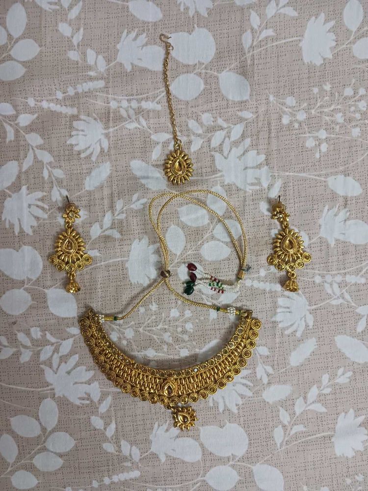 Gold-toned Jewelry Set