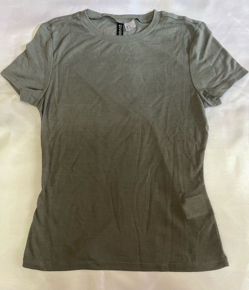 H&amp;M Grey T-Shirt