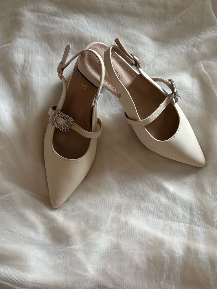 Pointed Toe Slingback Flats