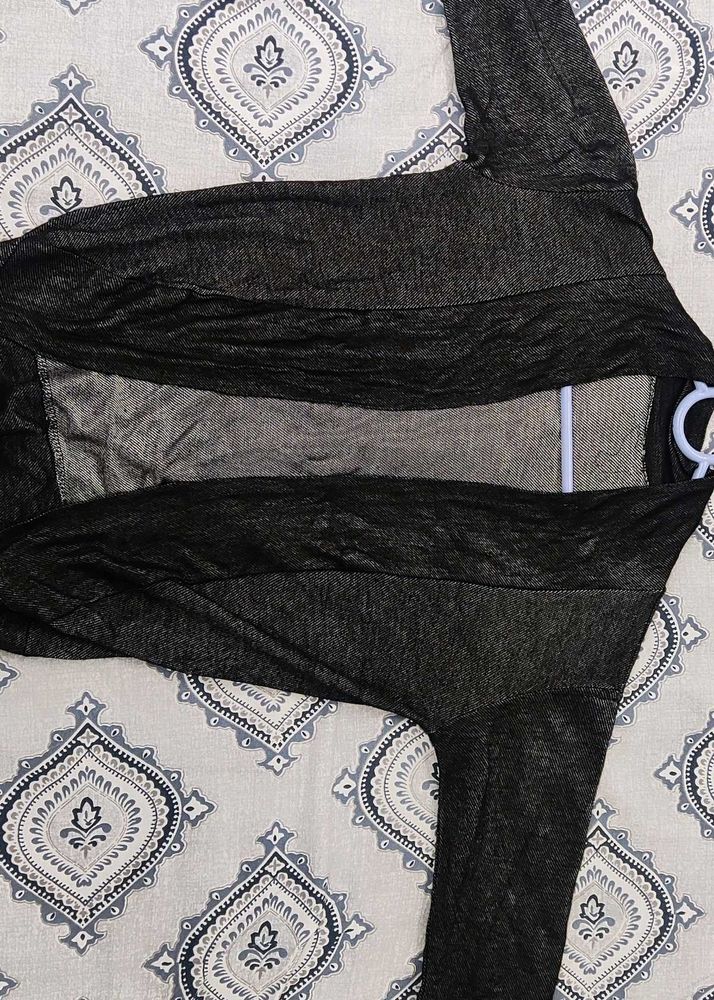 Women&#39;s Black shrug With Metallic Finish
