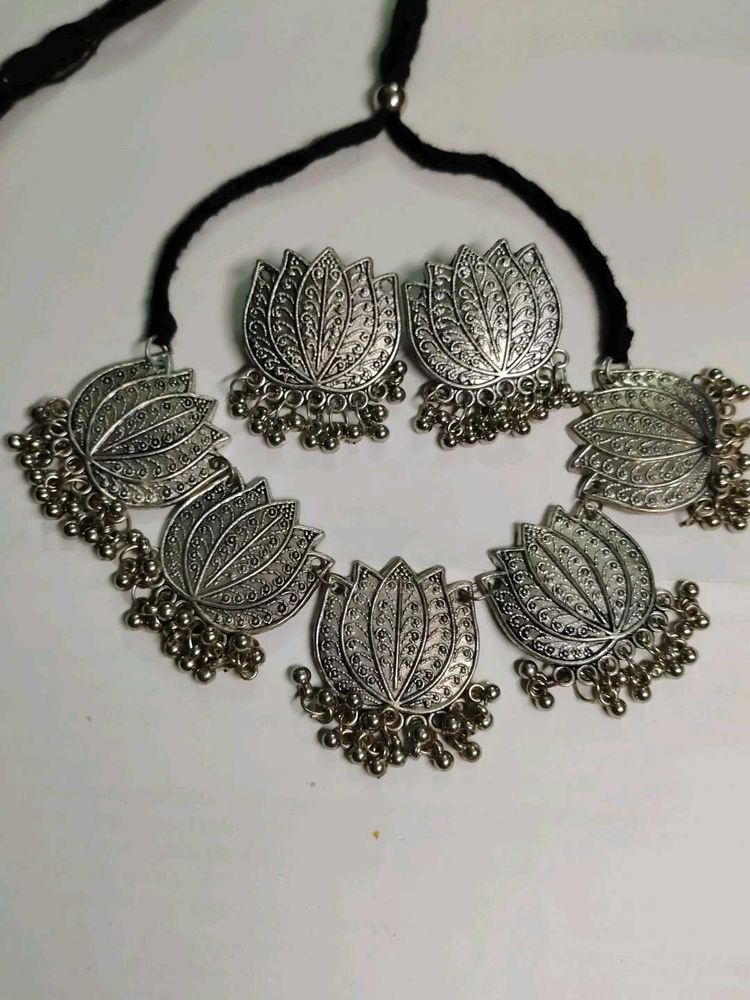 Lotus choker in black metal very aesthetic