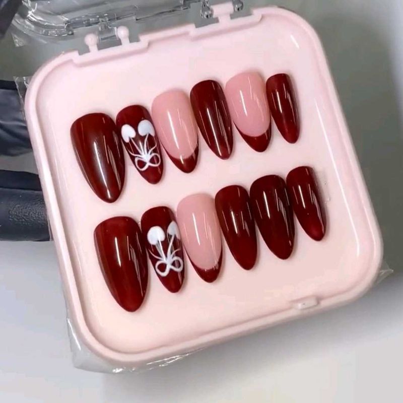 Press-On Nail Set