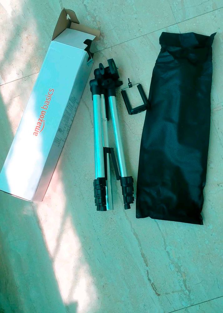 Amazon Basics Tripod