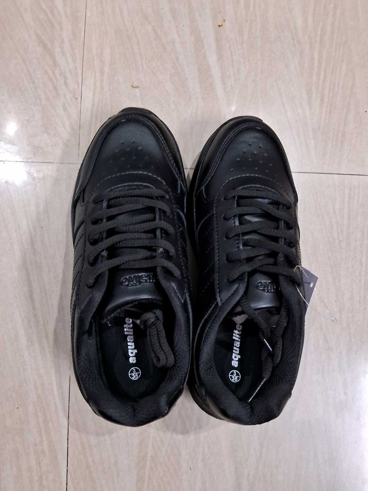 Aqualite Black Sneakers