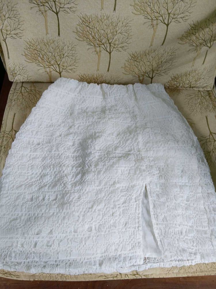 CLEARANCE 📣 White Mini Pencil Popcorn Skirt