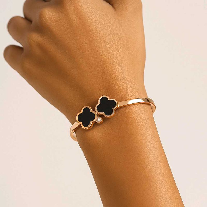 Beautiful Black Clover Bracelet With Rhinestone🖤✨