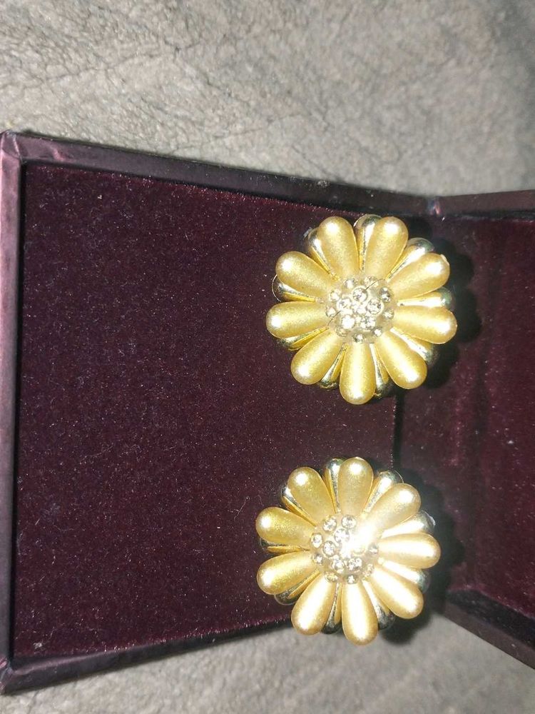 Daisy Stud Earrings
