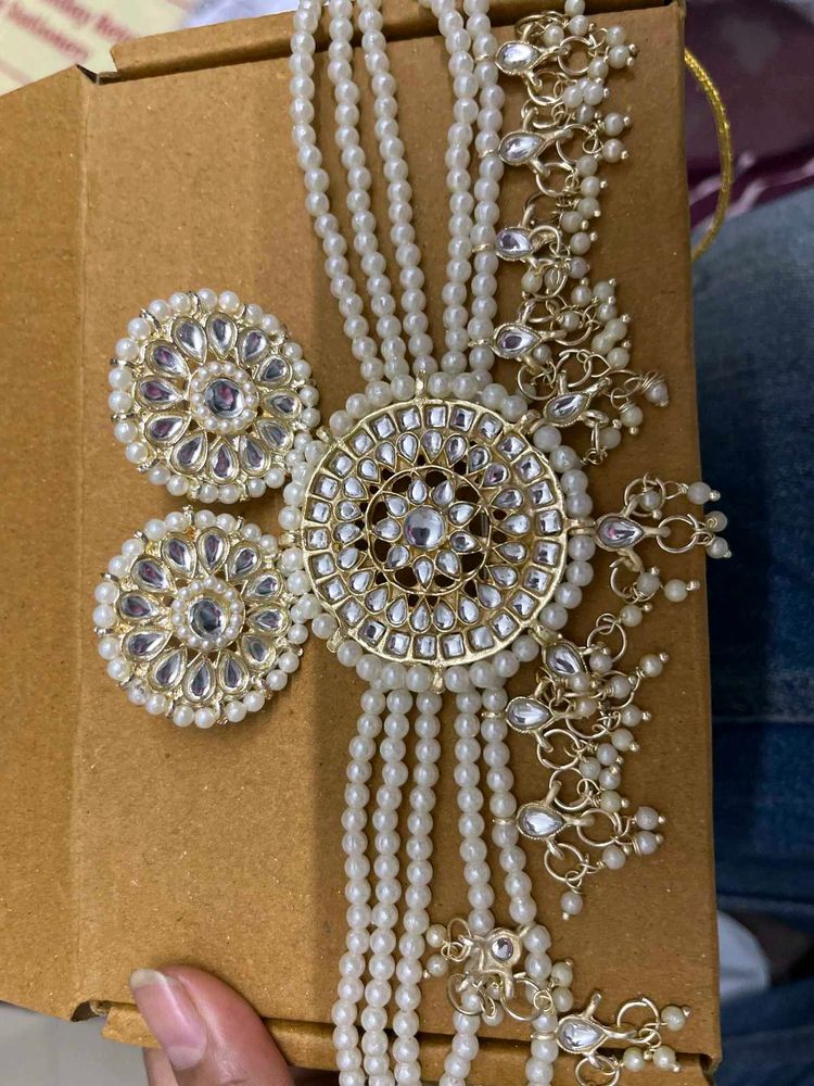 Elegant Kundan Maang Tikka Set