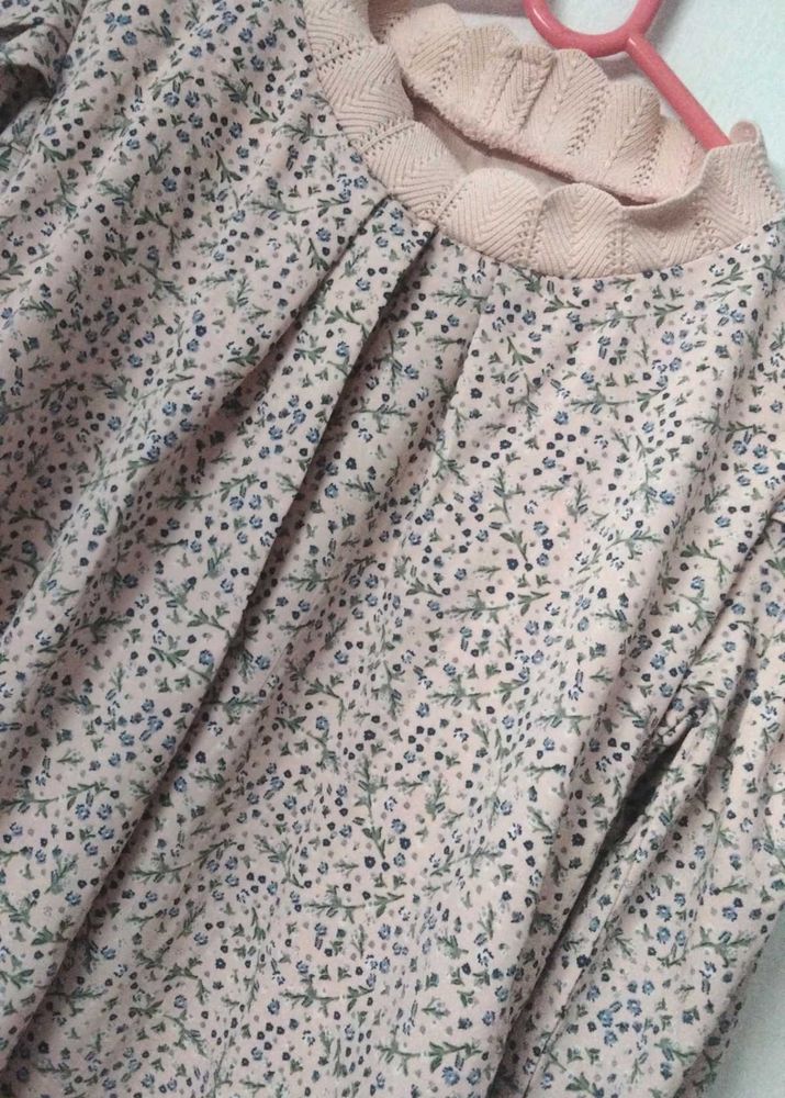 Floral pink top🌷