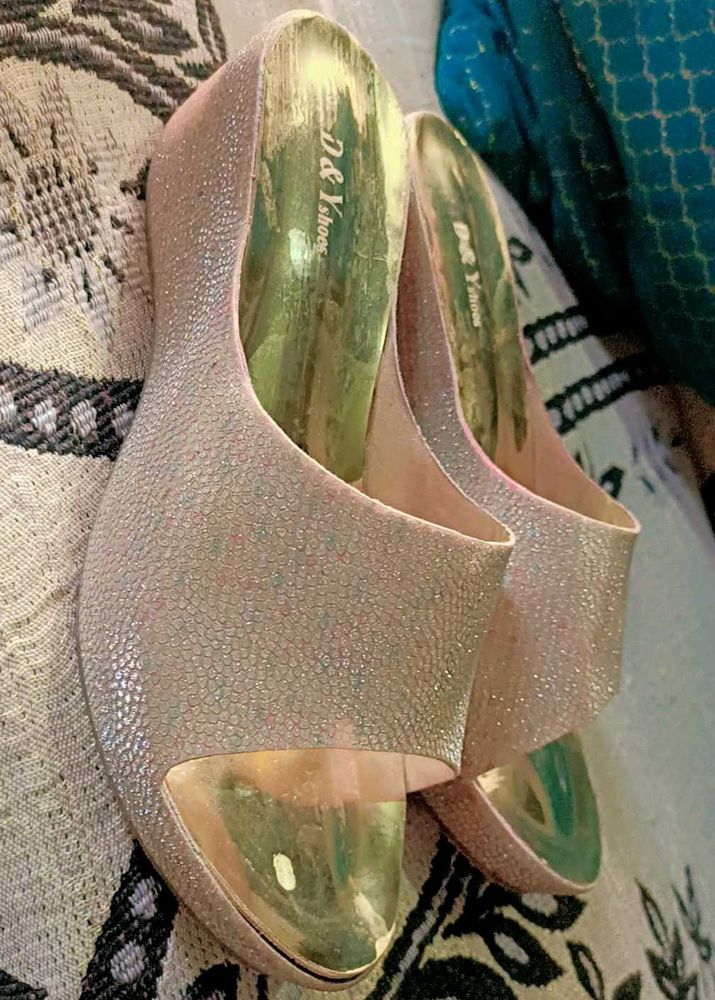 Women&#39;s Elegant Silver Heels