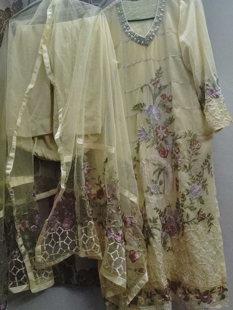 Pakistani Suit With Heavy Embirodry Dupatta