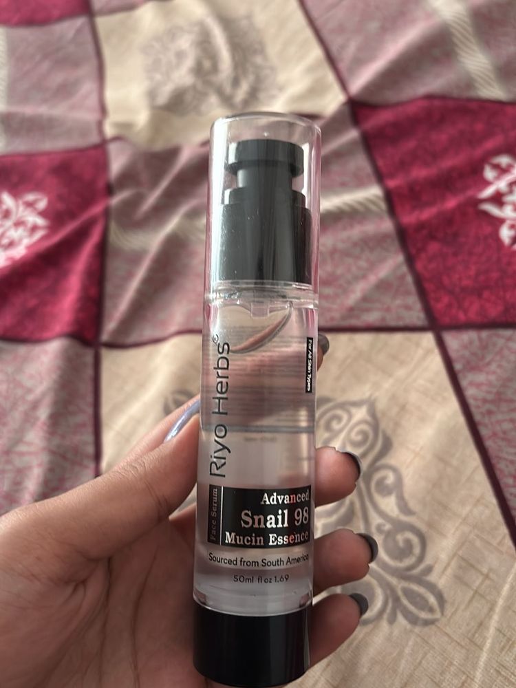 Riyo Herbs Advanced Snail 98 Essence Face Serum