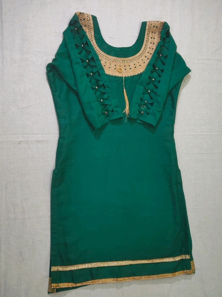 Green Ethnic Motif Embroidered Suit