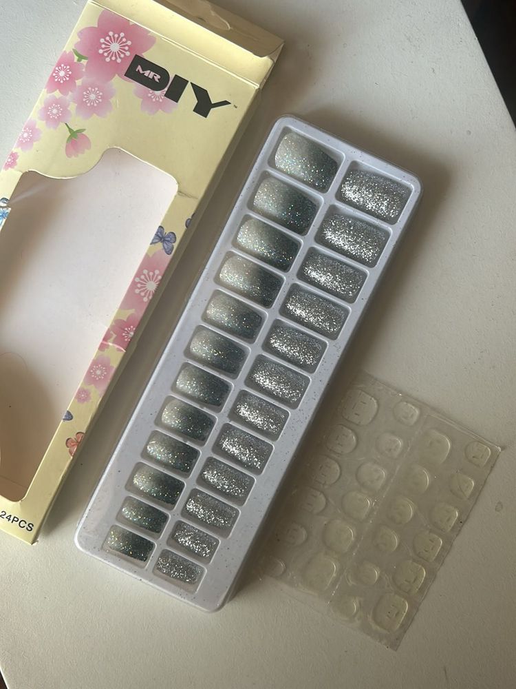 press on nails