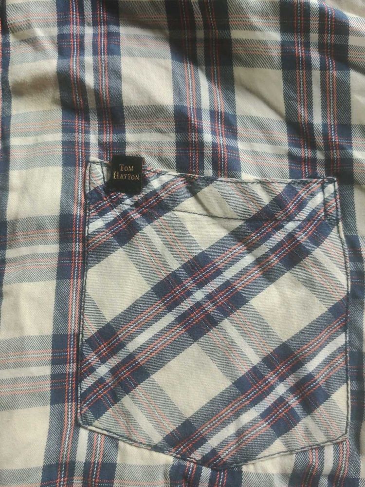 L-Size Plaid Button-Down Shirt