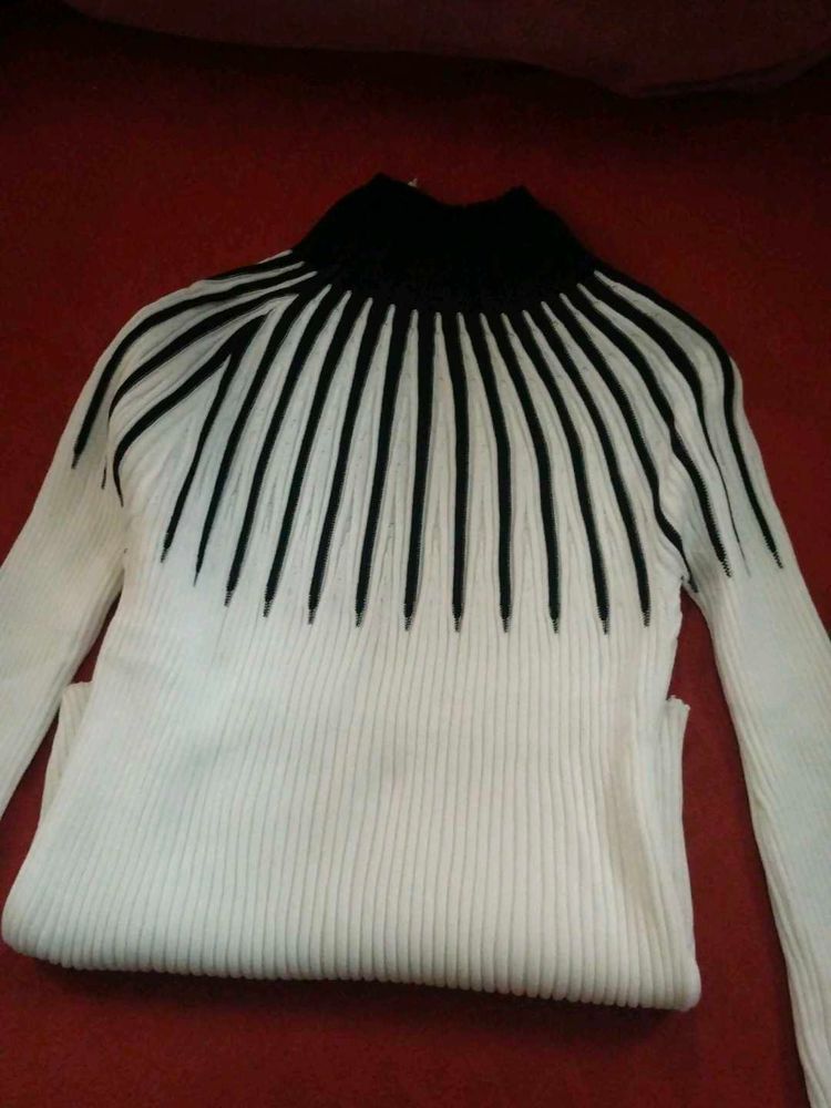 Black &amp; White Ribbed Turtleneck