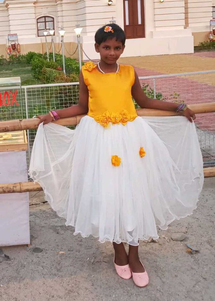 Girls&#39; charming party dress