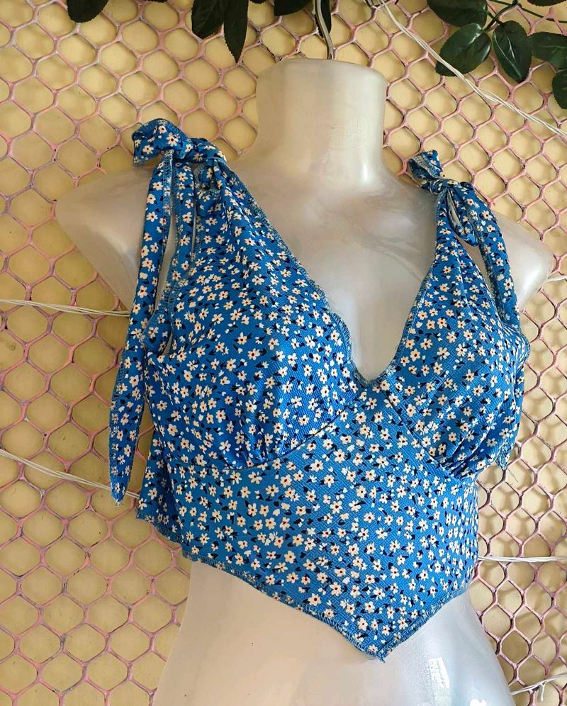 Size S/M 🎁Buy 2 Get 1 Free 🎁Floral Crop Top