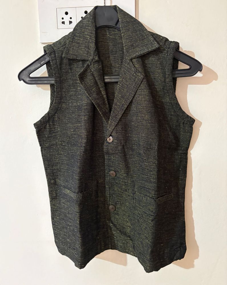 Stylish Sleeveless Jacket
