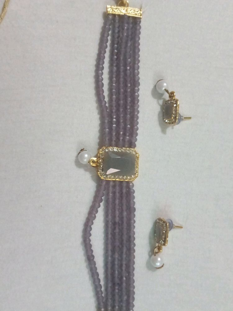 Grey Choker With Earrings