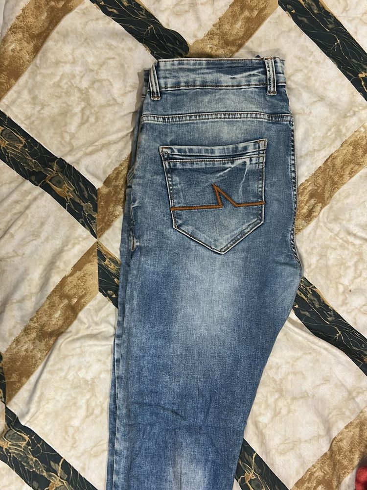 Men&#39;s Distressed Denim Jeans