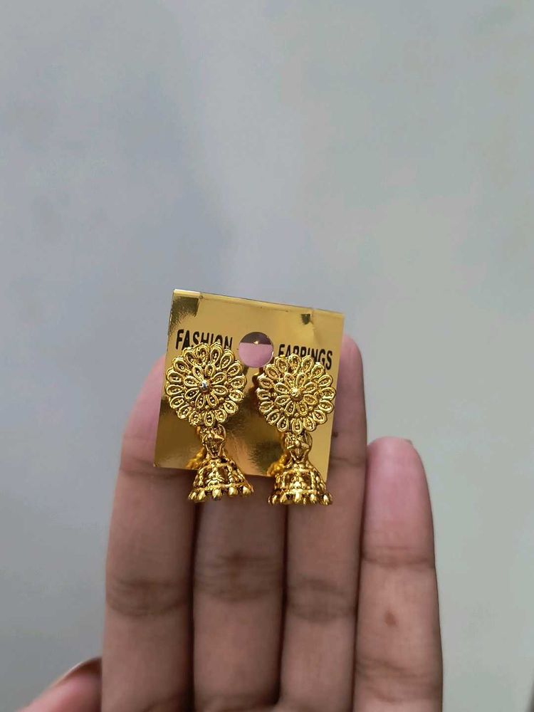 golden colour earrings