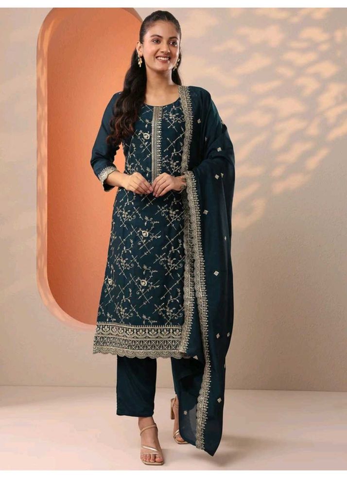 Elegant Embroidered Kurta Set